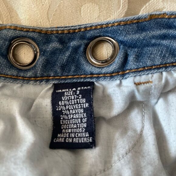 VANILLA STAR Juniors Ripped Denim Distressed Jean Shorts Size 3 - Picture 4 of 4